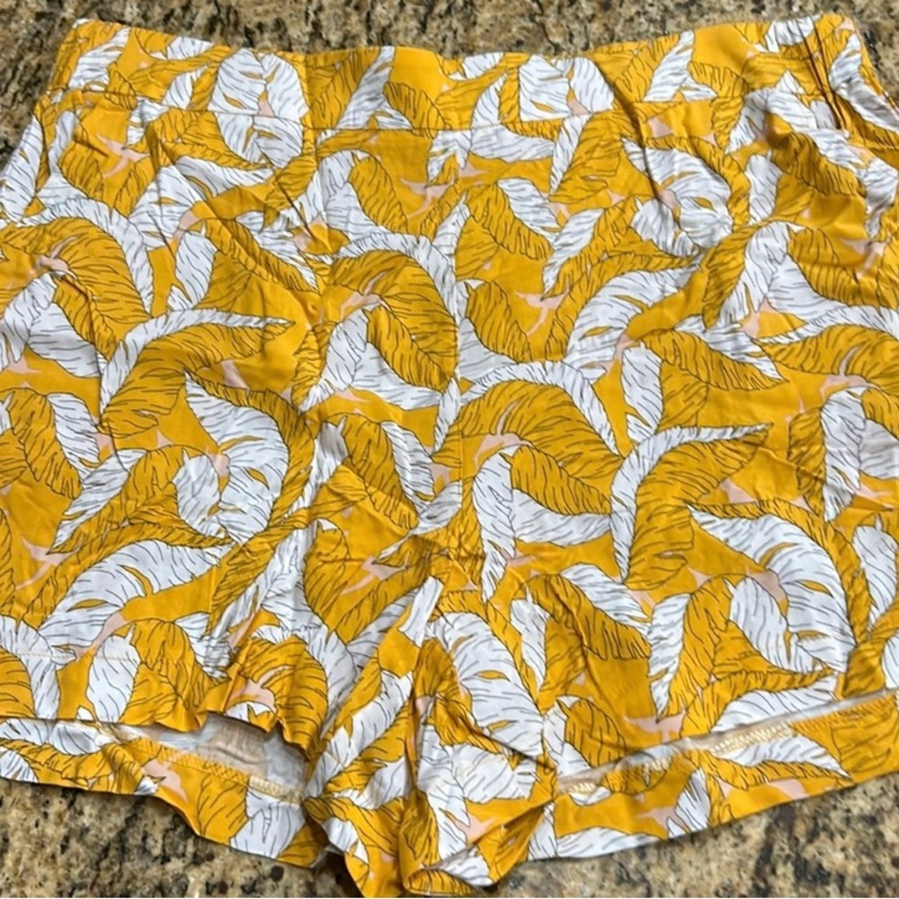 Nine West High Waist Yellow and White Leaf Print Shorts